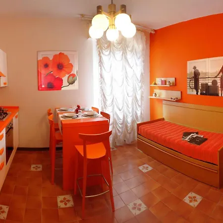 Apartment Simple In The Center Of By The Sea